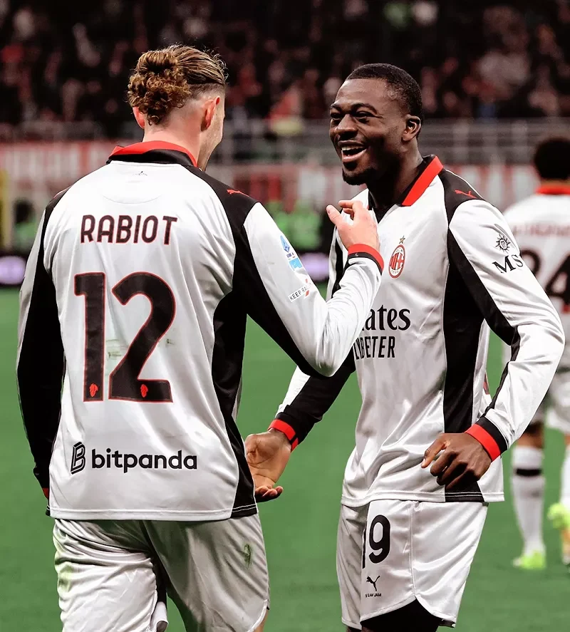 Napoli vs Milan đang bám đuổi sát sao trên BXH