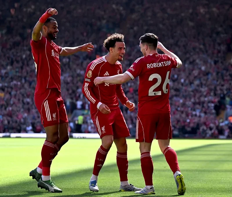 MU vs Liverpool đang bám đuổi nhau sát sao trên BXH